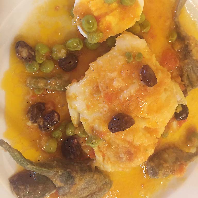 Bacalao con alcahofas, guisantes i pasas Bacalao con alcahofas, guisantes i pasas