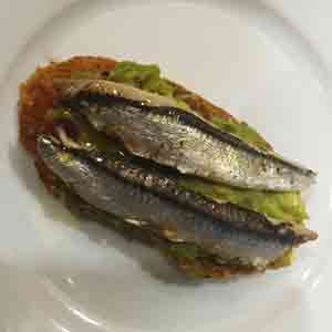 Pintxo de Guacamole y boquerón con vinagre Pintxo de Guacamole y boquerón con vinagre